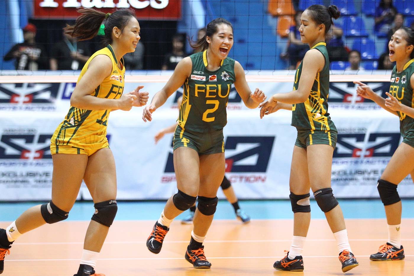 FEU Lady Tamaraws stay alive, defeat NU in straight sets