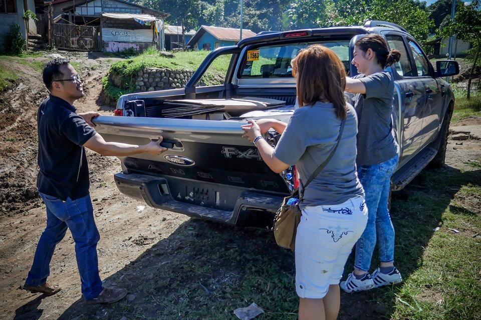 The pickup’s 1,000kg payload and 3,500kg towing capacity was more than suitable for the job of bringing dozens of textbooks and rubber slippers to 200 students 