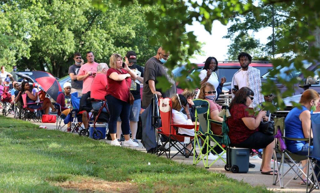 JOBLESS. Hundreds of unemployed Kentucky residents wait in long lines outside the Kentucky Career Center for help with their unemployment claims in Frankfort, Kentucky, on June 19, 2020. Photo by John Sommers II/Getty Images/AFP 