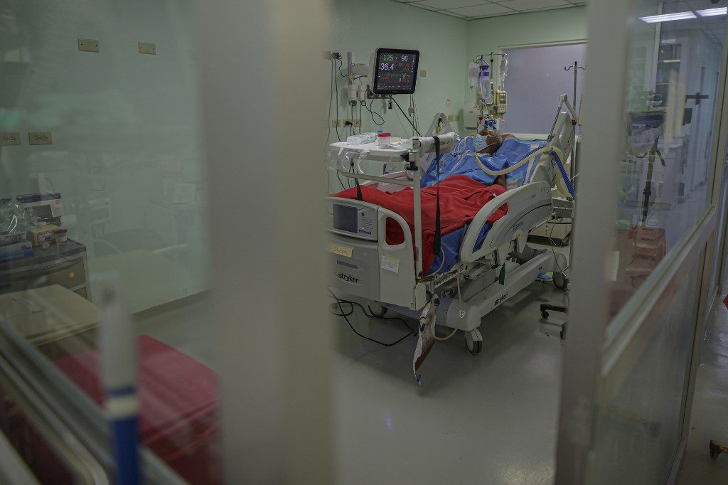 VIRUS SURGE IN PANAMA. A patient infected with the novel coronavirus COVID-19 remains in the Intensive Care Unit at the Dr. Arnulfo Arias Madrid Hospital Complex, in Panama City on July 04, 2020. Photo by Luis Acosta/AFP 