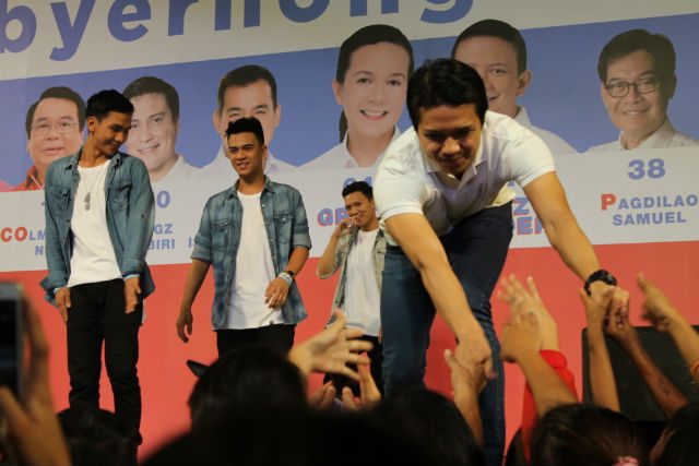 DANCE NUMBER. Grace Poe's son, Brian Llamanzares, greets his mother's supporters as he prepared a dance number 