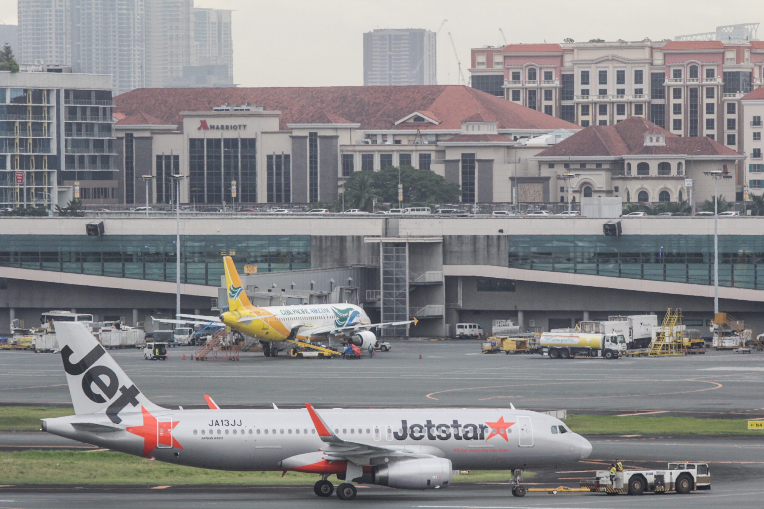 LOOK: Jetstar plane removed from NAIA runway