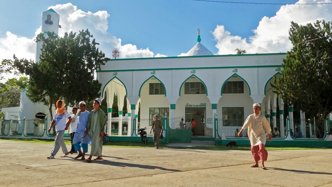 BIRTHPLACE OF ISLAM. Simunul is home to Sheik Makhdum Mosque, the first and oldest mosque in the Philippines. 