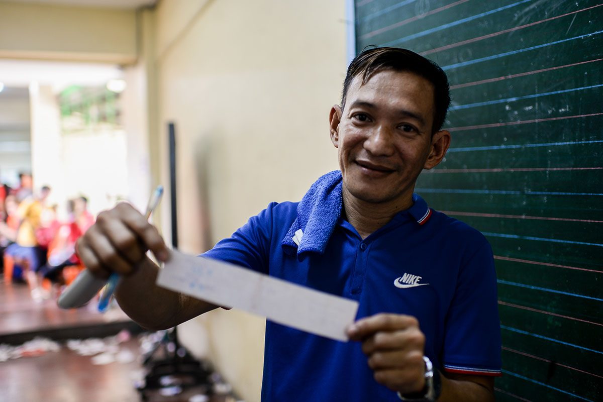 PAQUITO CUNTING shows the paper where he wrote down his supposed precinct number, which he never found after 3 hours of searching around Rosauro Almario Elementary School in Tondo, Manila on May 14, 2018. Photo by Eloisa Lopez/Rappler  