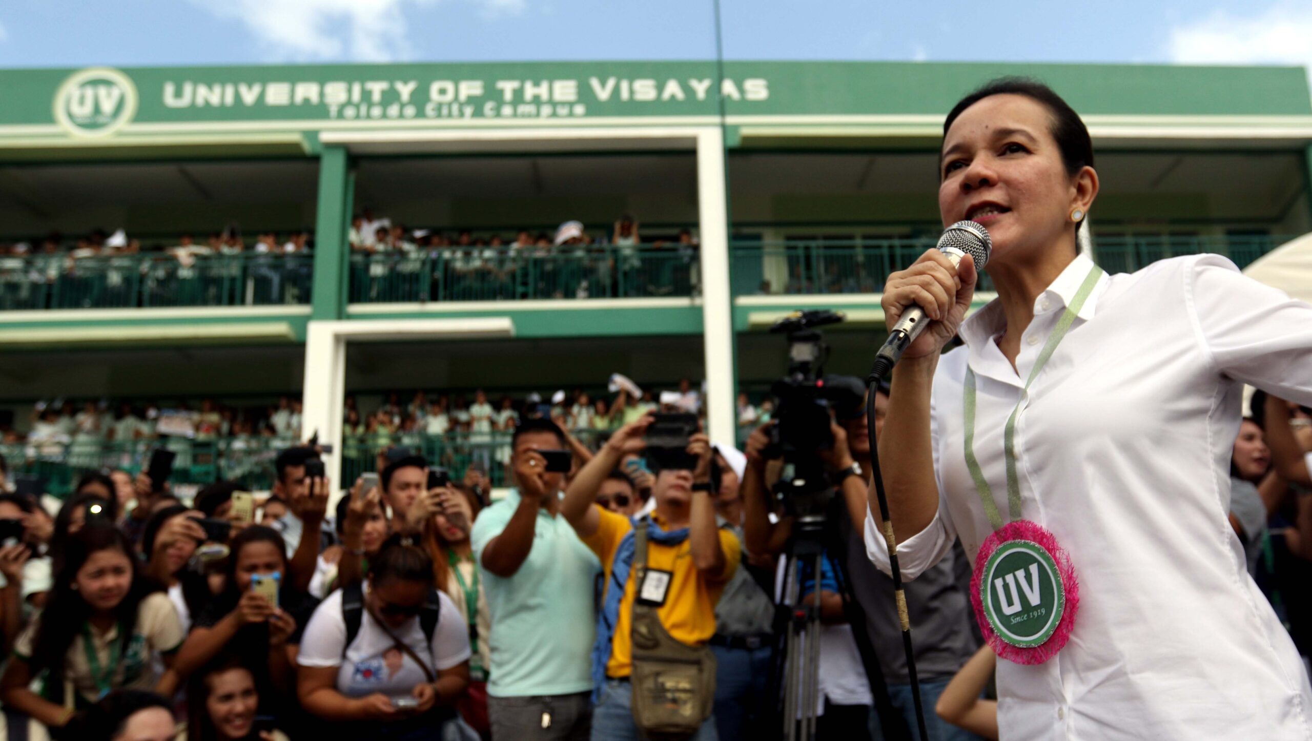 Anti-dynasty? Why do Poe, Escudero ask support from Cebu families?