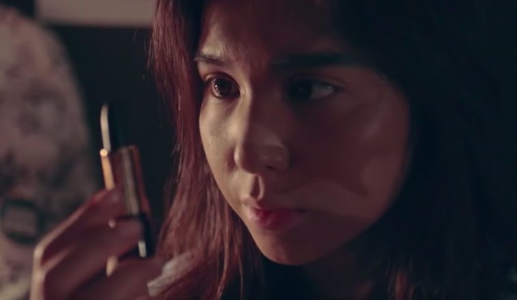FITTING IN. Ikay (Kyline Alcantara) receives a lipstick that will make her beautiful physically. 