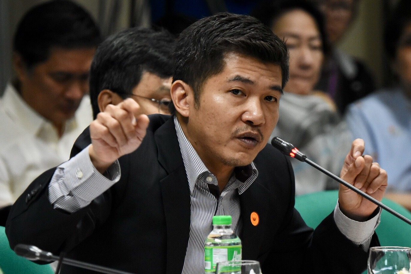 Marcos legal team disowns Glenn Chong in VP protest