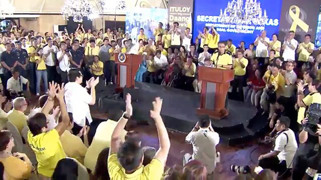 ADMIN SUPPORT. Cabinet officials were among those who flocked to Club Filipino for Roxas' endorsement in July 2015. Rappler file photo 