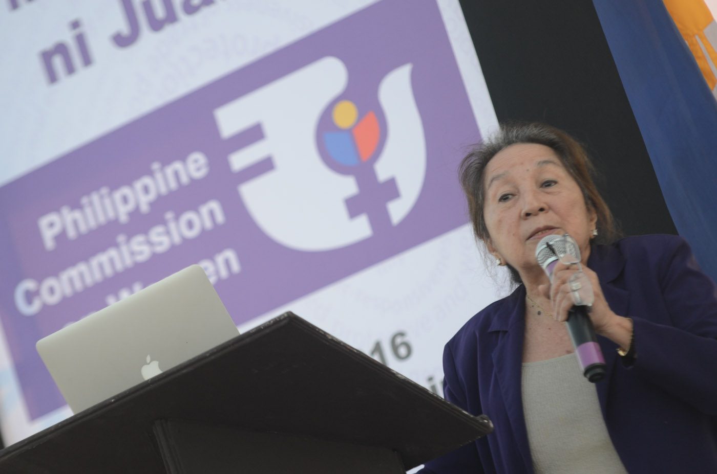 BREAKING BOUNDARIES. Professor Winnie Collas-Monsod briefs the crowd about the Filipina's various roles in today's society. Photo by Alecs Ongcal/Rappler   