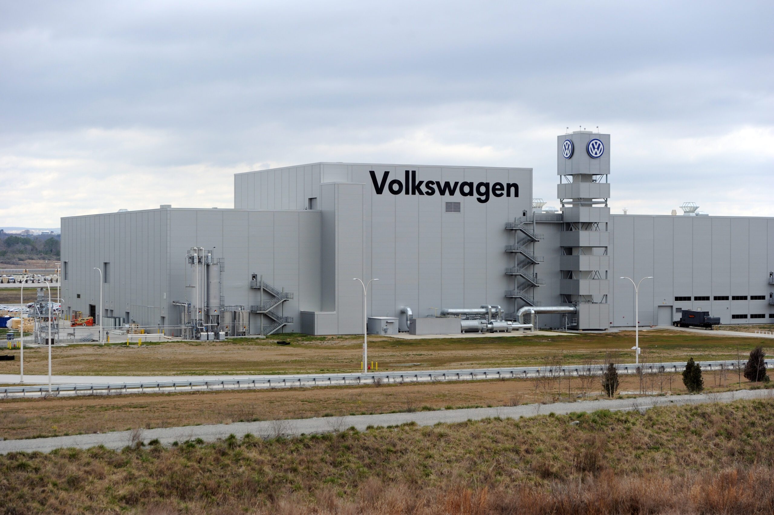 Scandal-hit Volkswagen also faces US union battle