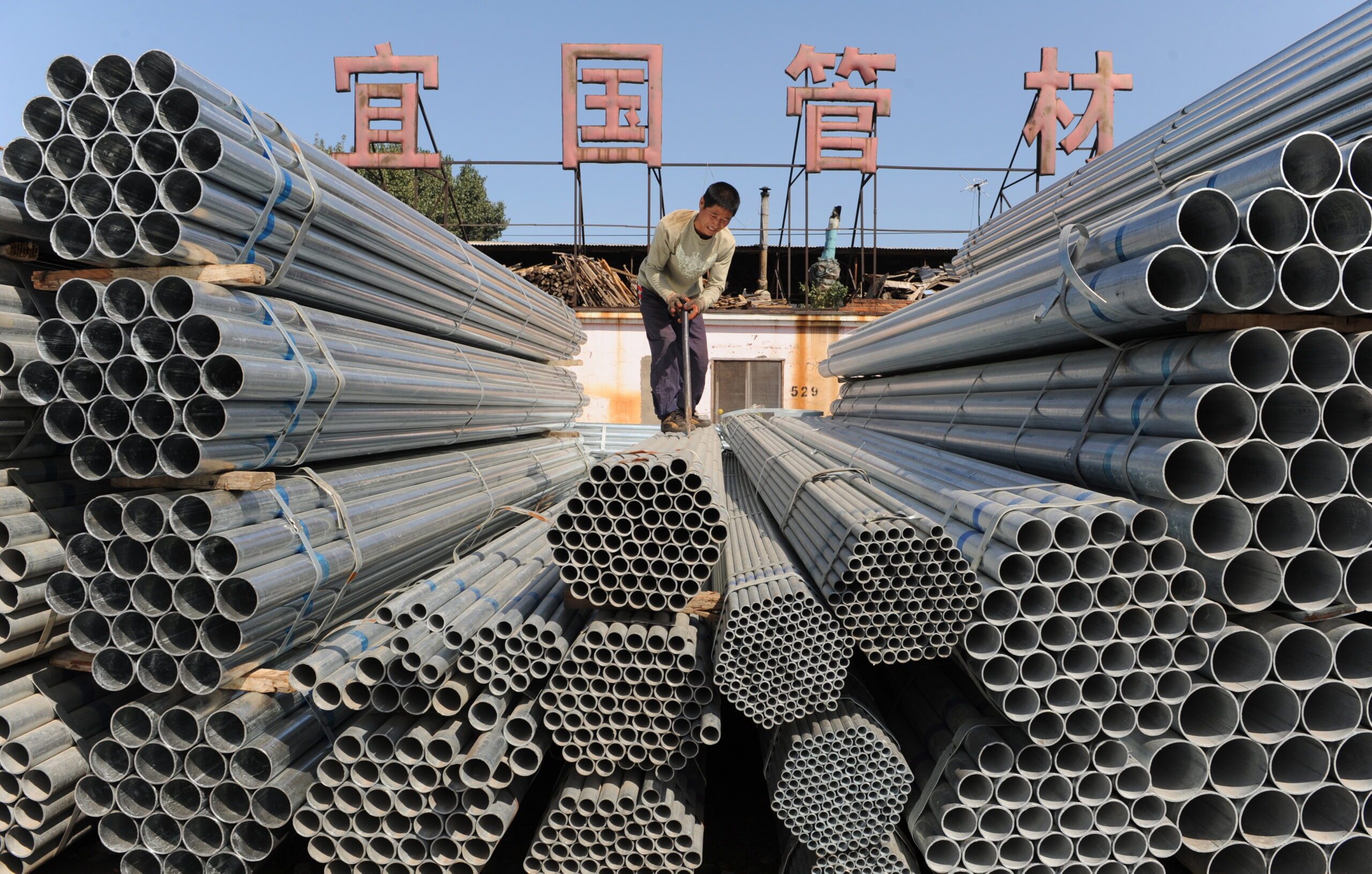 China steel output rises despite reduction pledges