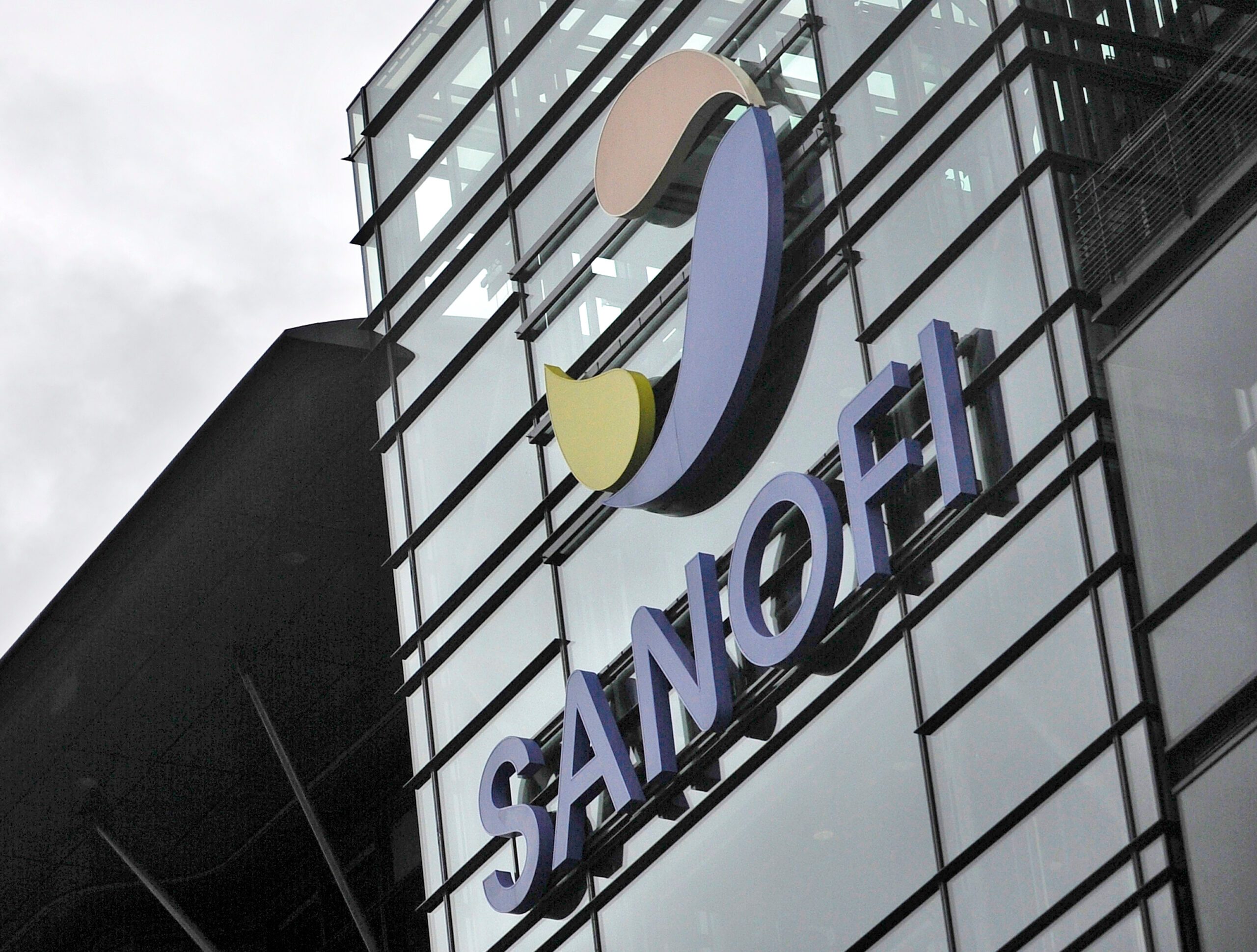 Sanofi makes $9.3B offer for cancer drug firm Medivation