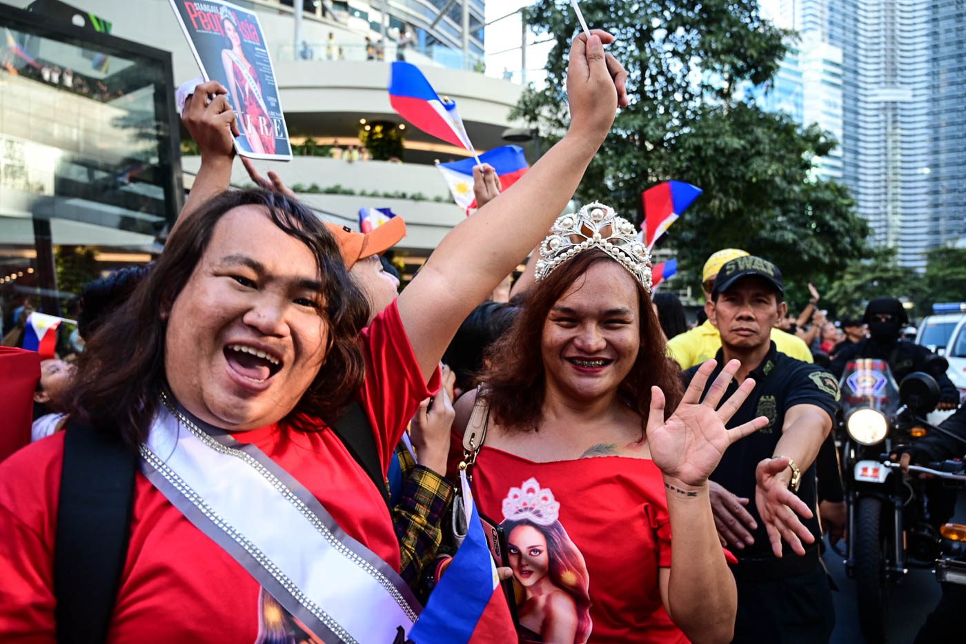 QUEEN CAT. Fans line up the streets of Manila and Ayala Ave. in Makati City to welcome the homecoming of Miss Universe 2018 Catriona Gray on February 21, 2019. File photo by Alecs Ongcal/Rappler   