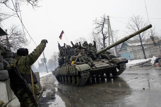 Ukraine rebels vow to push offensive if talks fail