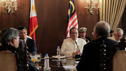 PEACE BROKER: President Aquino meets with Malaysian Prime Minister Najib Razak in Malacañang before the signing of the Framework Agreement between the government and the MILF. Photo courtesy of Malacañang photo bureau.