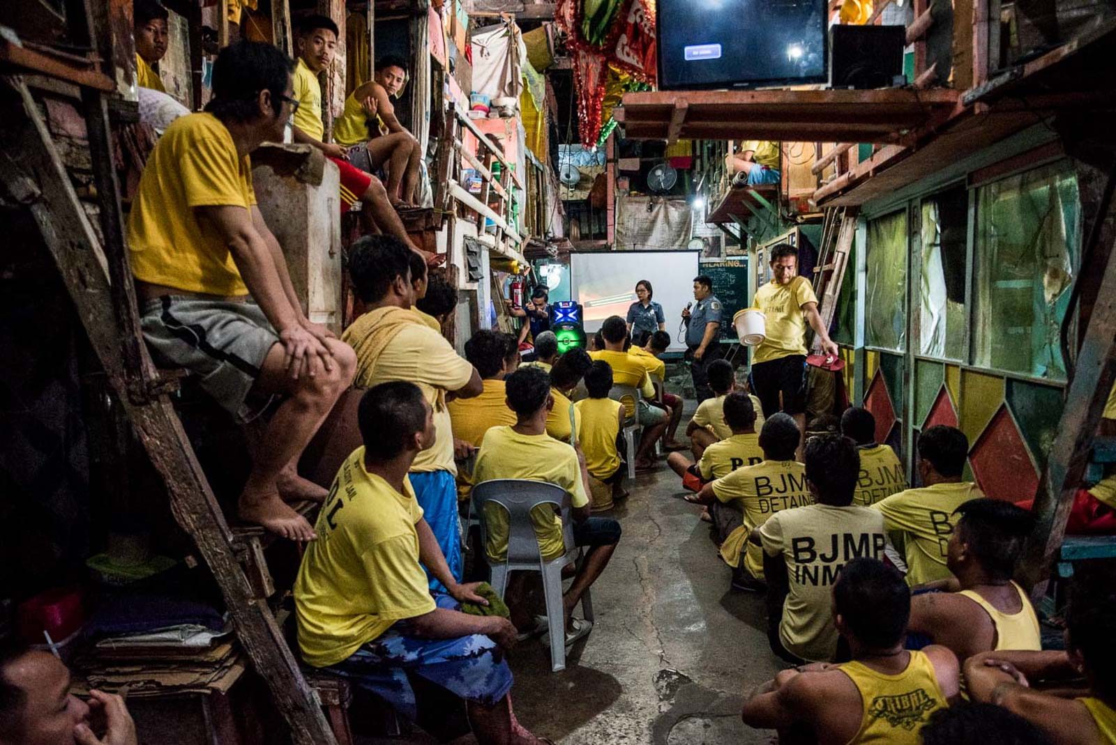 ORIENTATION. Officers from the Bureau of Jail Management and Penology (BJMP) conduct an awareness seminar about the coronavirus among prisoners inside the Manila City Jail on March 12, 2020. Photo by Lisa Marie David/Rappler   