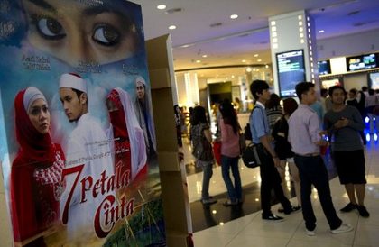 This picture taken on March 14, 2012 shows Malaysian moviegoers wait in queue to get tickets at a movie theater in downtown Kuala Lumpur. Malaysia has an obsession with the supernatural, rooted in age-old legends and projected upon its cinema screens, where horror movies have quickly emerged as a force in a booming domestic film industry. AFP PHOTO/Saeed KHAN