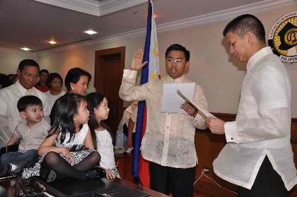 ALLIES: VP Binay watches son Makati Mayor Jun-Jun Binay take his oath before Senator Escudero (photo from makati.gov.ph)