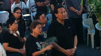PRAYERS. Chief Justice Renato Corona (center) and his wife, Cristina (2nd fr left), attend a mass after the flag-raising ceremonies outside the Supreme Court building in Padre Faura, Manila, ahead of the impeachment trial against him, Jan 16, 2012. Photo by David Y. Santos.