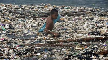 Child collecting garbage in a Manila dumpsite. Photo by AFP