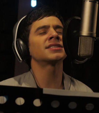 David Archuleta recording the song "Nandito Ako"  in Manila, January 14, 2012. Photo from Archuleta's official page on Facebook.