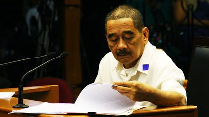 LOW PRICE. Senate President Juan Ponce Enrile asked Sheriff Joseph Bisnar why he sold BGEI shares to Carla Corona-Castillo for a low price. File photo by Emil Sarmiento 