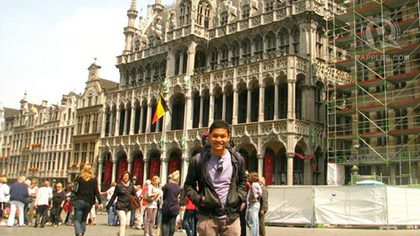 THIS IS THE WAY to travel. Backpacking in Brussels, Belgium. Photo by Arbie T. Baguios
