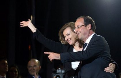 FIRST LADY. France's Socialist Party (PS) newly elected president Francois Hollande (3rdR) and his companion Valerie Trierweiler wave on stage at the Place de la Bastille on May 6, 2012 after the announcement of the first official results of the French presidential second round. Photo by AFP