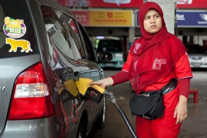 NO MORE SUBSIDIES. Indonesia announced on May 29 it plans to restrict use of government-subsidized fuel after the government failed to pass a fuel-price hike through parliament in March. Photo by AFP
