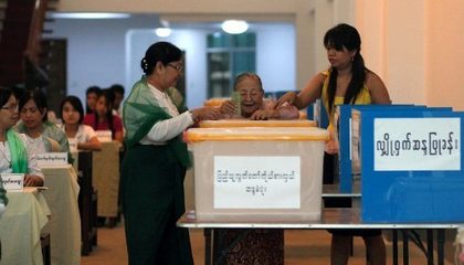 VOTING. An elderly woman casts her vote at a polling station in Yangon on April 1, 2012. Voters in Myanmar flocked to the polls for elections expected to sweep opposition leader Aung San Suu Kyi into parliament for the first time. Photo from AFP