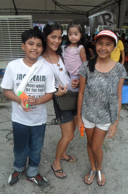 FUN WITH THE FAMILY. Gem Tabudlong and her kids obviously enjoyed the Yellow Party. Photo by Ferlyn Ramirez