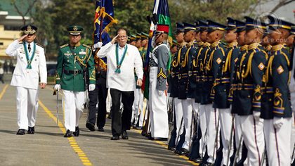 DEMORALIZED TROOPS. Soldiers face problems like low salaries that the President also needs to address. File photo by Gil Nartea/Malacañang Photo Bureau