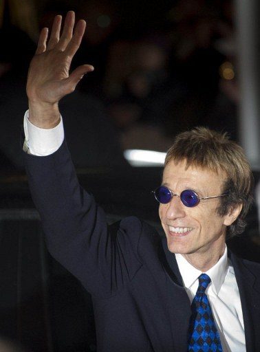 OF BEE GEES FAME. In this dated February 5, 2010 filed photo shows British singer Robin Gibb arriving for the awardings of the Goldene Kamera 2011 (golden camera media prize) of the Axel Springer Verlag publishing house in Berlin. Robin Gibb, singer with the legendary British band the Bee Gees, is in a coma in hospital after contracting pneumonia in his battle against cancer, his official website confirmed April 14, 2012. AFP PHOTO