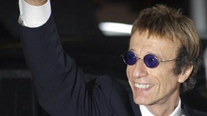 OF BEE GEES FAME. In this dated February 5, 2010 filed photo shows British singer Robin Gibb arriving for the Goldene Kamera 2011 award in Berlin. AFP PHOTO