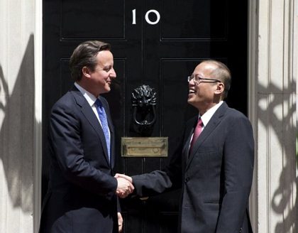 FIRST MEETING. On their first meeting, President Aquino invites British Prime Minister David Cameron to visit the Philippines. AFP Photo 