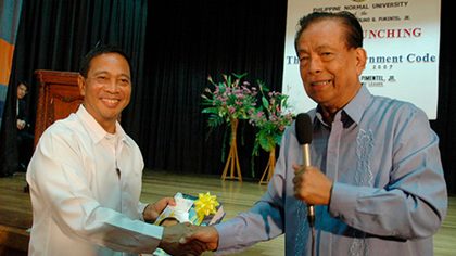 NINOY & CORY. Former Senator Rene Saguisag likens VP Binay to Ninoy Aquino and former Senator Nene Pimentel to Cory Aquino. File photo from Pimentel Jr's website 