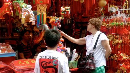 LEARNING WHILE SHOPPING. Explore in Singapore's Chinatown district and let your child practice his Math — he can even learn negotiation skills. Photo from Nikka Santos