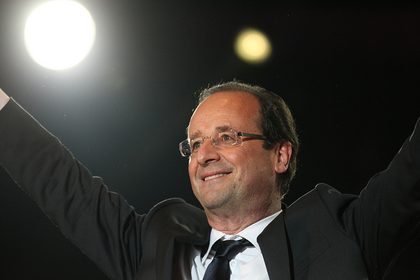 MERCI BEAUCOUP. France's president-elect Francois Hollande gestures to the crowd at the victory rally after he was proclaimed winner of the French presidential runoff election, at the Bastille in Paris, France, May 7 2012. Photo courtesy of the Parti socialiste (Socialist Party of France).