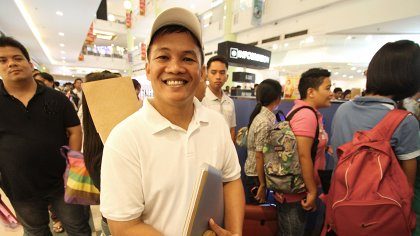 HOPEFUL. Robert Ayudan seeks employment in the Middle East during a Labor Day job fair. Photo by Karlos Manlupig